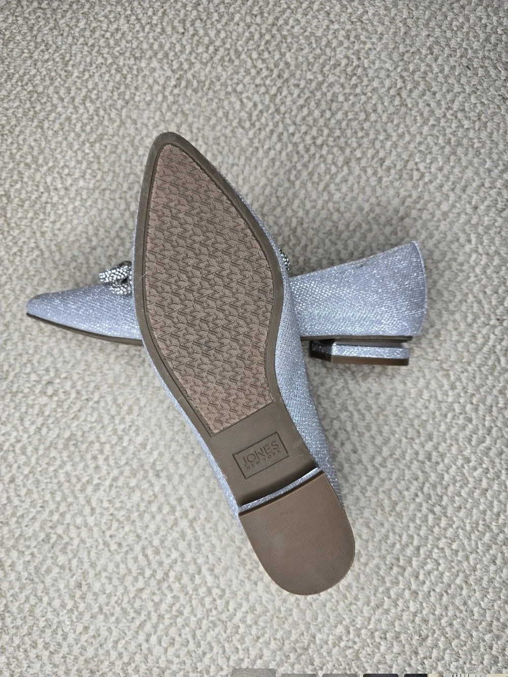 Jones New York Quinnie Sparkling Silver Pointed Toe Flats with Bow 8.5